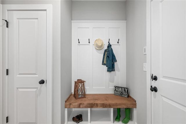 25104 W 141st Terrace, Olathe, KS 66061