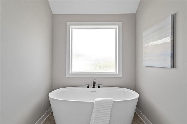 25104 W 141st Terrace, Olathe, KS 66061