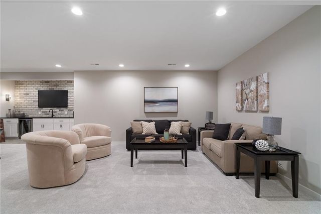 25104 W 141st Terrace, Olathe, KS 66061