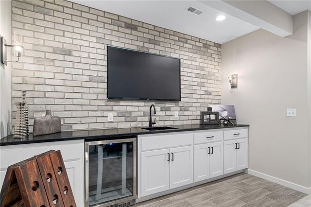 25104 W 141st Terrace, Olathe, KS 66061