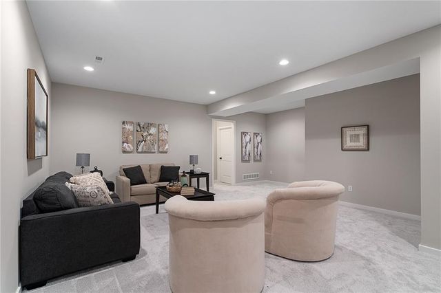 25104 W 141st Terrace, Olathe, KS 66061