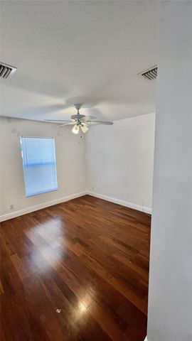 120 SW Grimaldo Ter, Port St Lucie, FL 34984