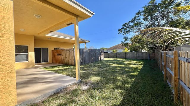 120 SW Grimaldo Ter, Port St Lucie, FL 34984
