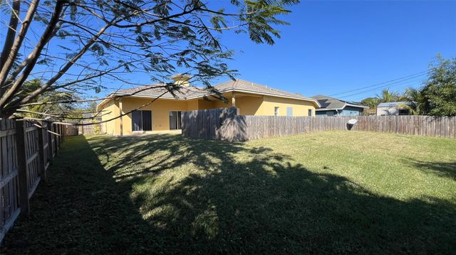 120 SW Grimaldo Ter, Port St Lucie, FL 34984