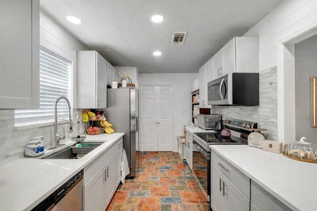 12 Ridge Drive, Hickory Creek, TX 75065