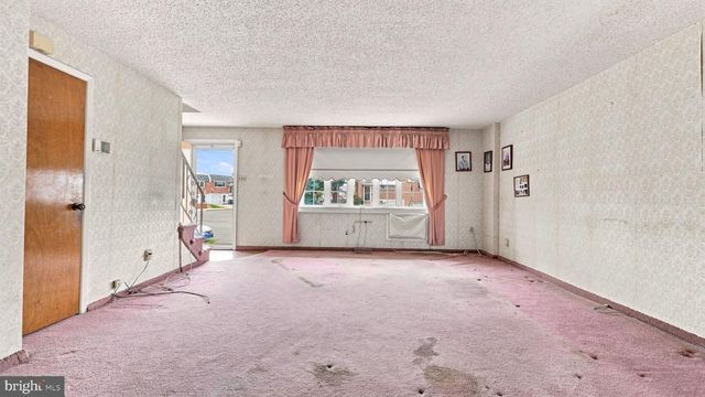 10228 W KESWICK RD, Philadelphia, PA 19114