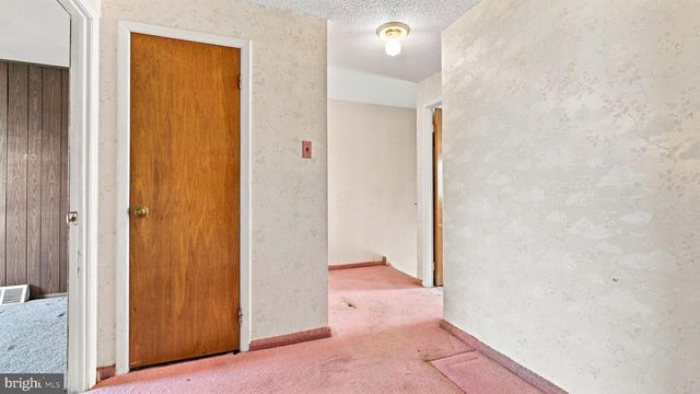 10228 W KESWICK RD, Philadelphia, PA 19114