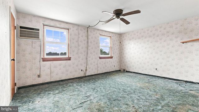 10228 W KESWICK RD, Philadelphia, PA 19114