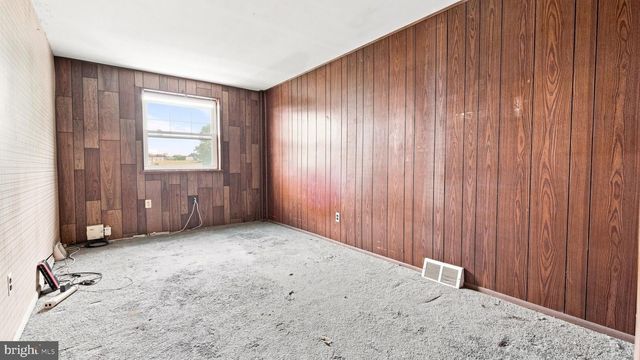 10228 W KESWICK RD, Philadelphia, PA 19114