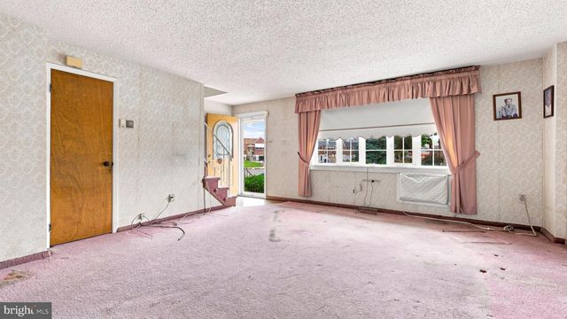 10228 W KESWICK RD, Philadelphia, PA 19114