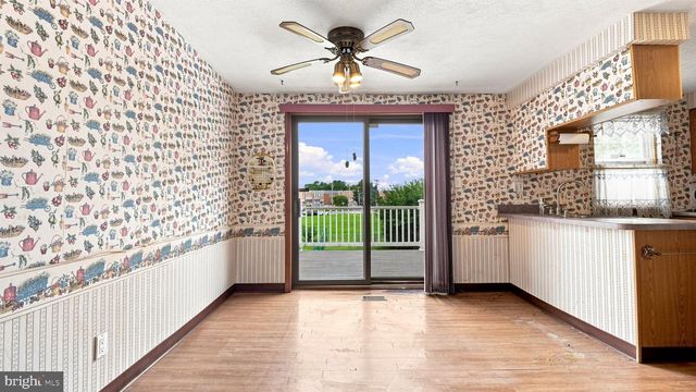10228 W KESWICK RD, Philadelphia, PA 19114