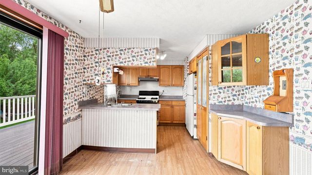 10228 W KESWICK RD, Philadelphia, PA 19114