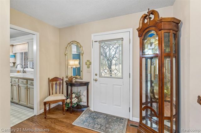 5464 N Seymour Road, Flushing, MI 48433