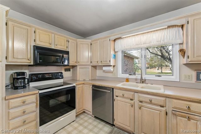 5464 N Seymour Road, Flushing, MI 48433