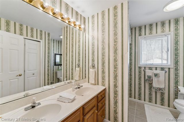 5464 N Seymour Road, Flushing, MI 48433