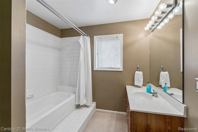 5464 N Seymour Road, Flushing, MI 48433