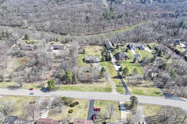 5464 N Seymour Road, Flushing, MI 48433