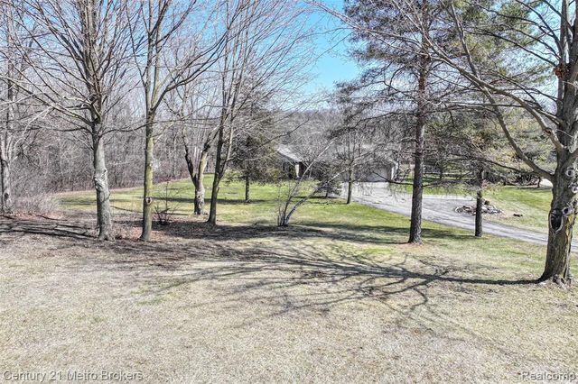 5464 N Seymour Road, Flushing, MI 48433