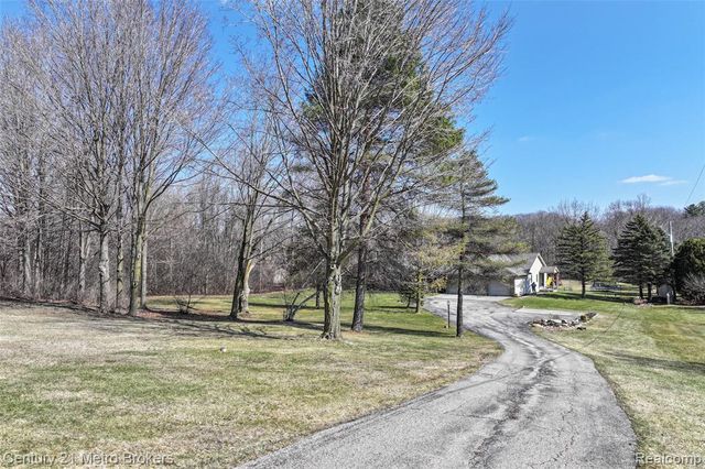 5464 N Seymour Road, Flushing, MI 48433
