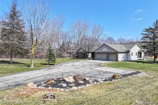 5464 N Seymour Road, Flushing, MI 48433