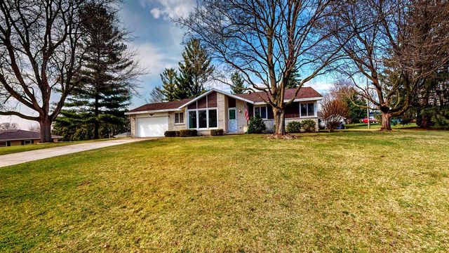 243 Hillcrest Lane, Jefferson, WI 53549