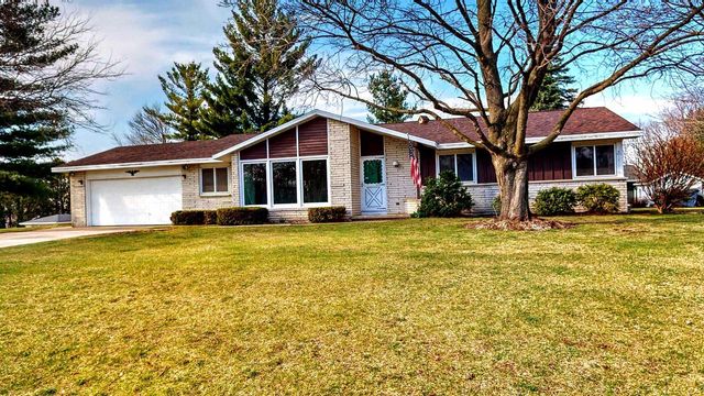 243 Hillcrest Lane, Jefferson, WI 53549