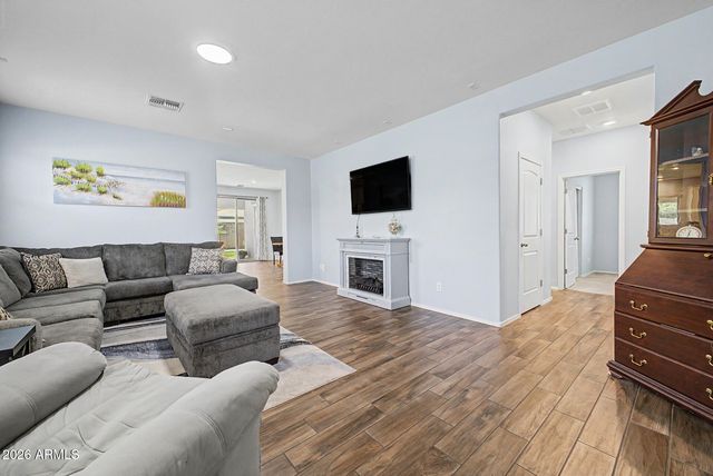 17153 W BUTLER Avenue, Waddell, AZ 85355