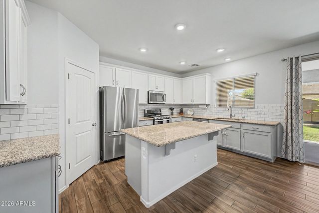 17153 W BUTLER Avenue, Waddell, AZ 85355