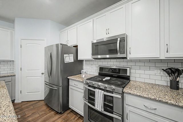 17153 W BUTLER Avenue, Waddell, AZ 85355