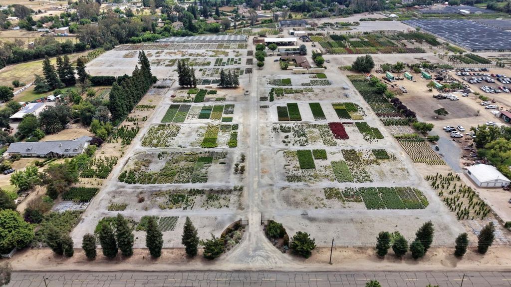 Image 3 of property listing at 8575 E Olive Avenue, Fresno, CA 93737