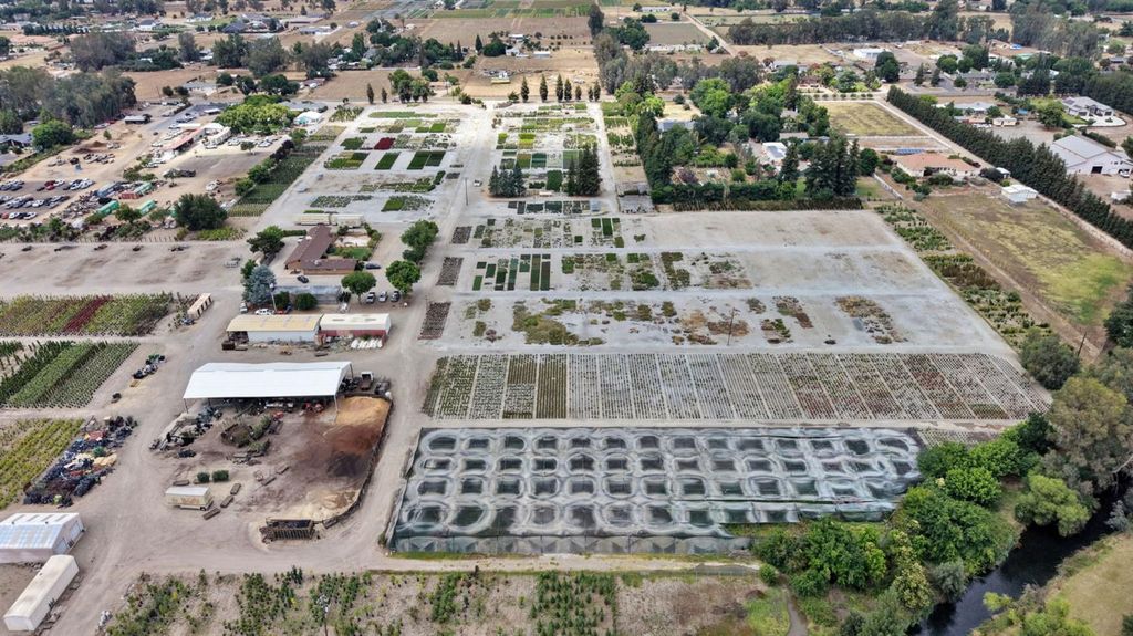 Image 5 of property listing at 8575 E Olive Avenue, Fresno, CA 93737