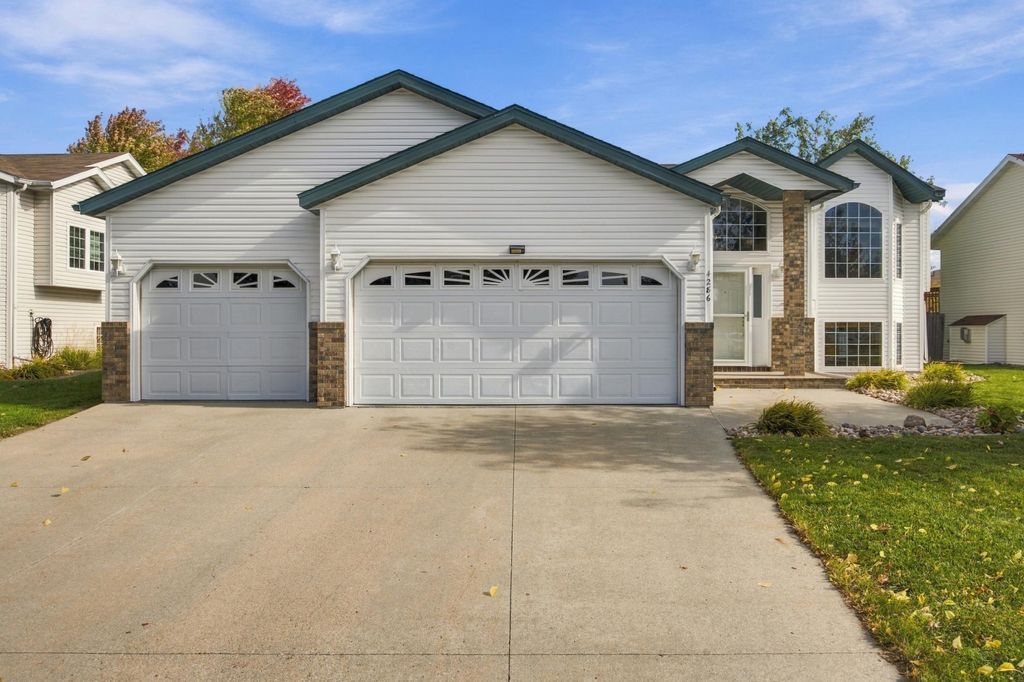 4286 Woodhaven Street S, Fargo, ND 58104 — photo 2