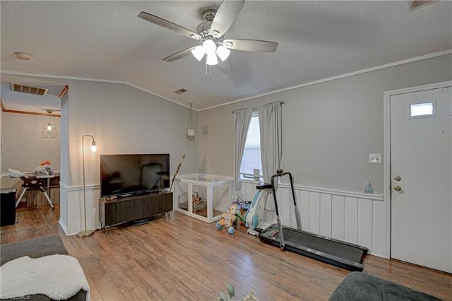 210 Vista Circle C, Winston-salem, NC 27106