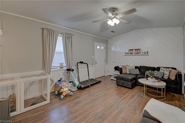 210 Vista Circle C, Winston-salem, NC 27106