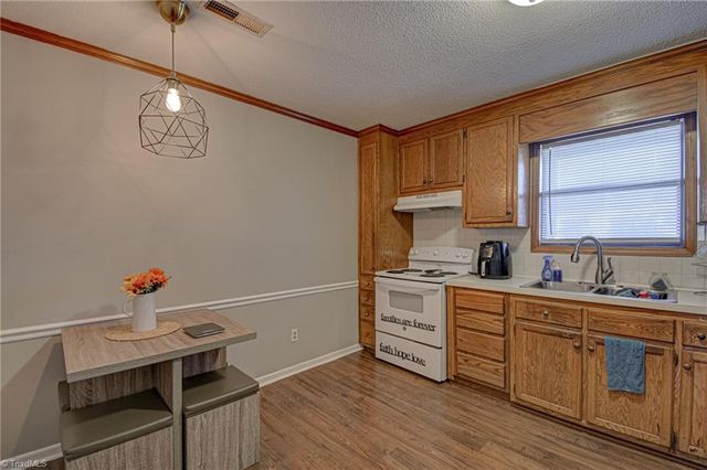 210 Vista Circle C, Winston-salem, NC 27106