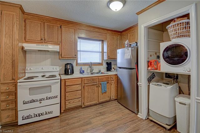 210 Vista Circle C, Winston-salem, NC 27106