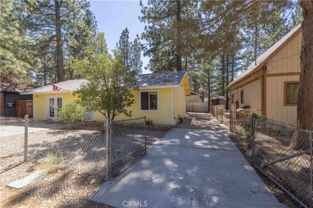 863 B Lane, Big Bear City, CA 92314