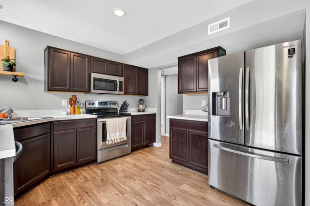 1137 N Aberdeen Drive, Franklin, IN 46131