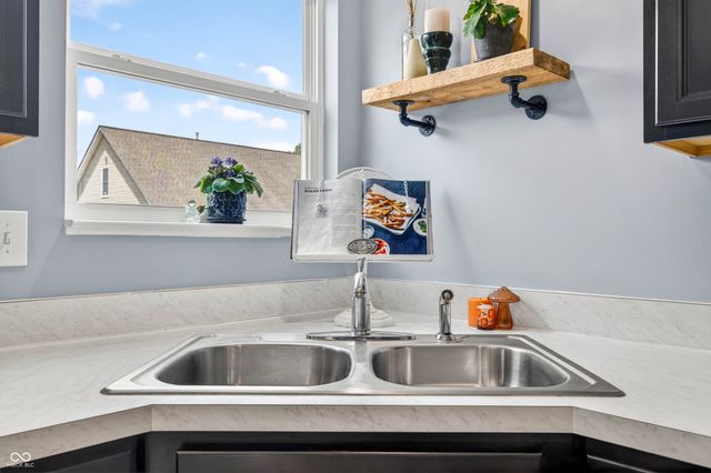 1137 N Aberdeen Drive, Franklin, IN 46131