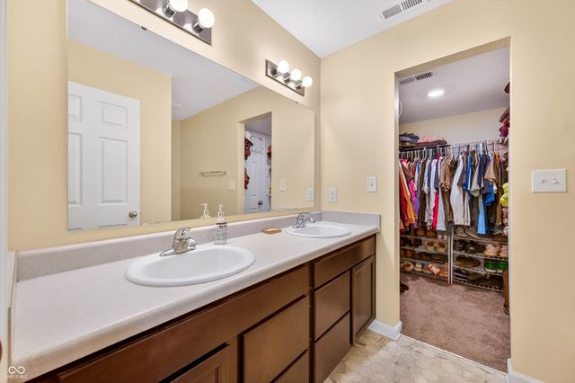 1137 N Aberdeen Drive, Franklin, IN 46131