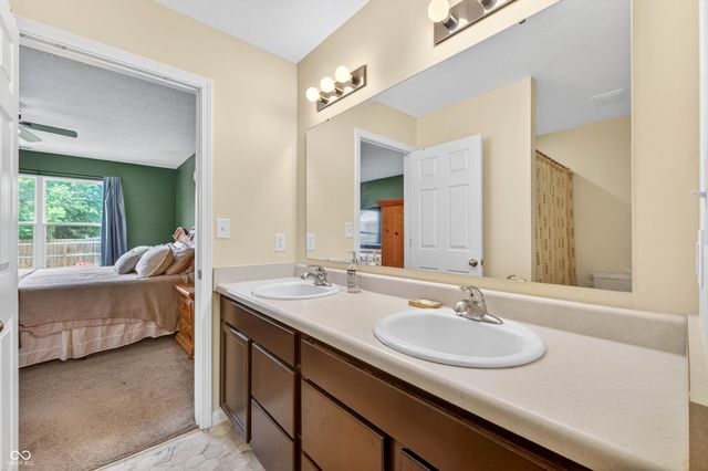 1137 N Aberdeen Drive, Franklin, IN 46131