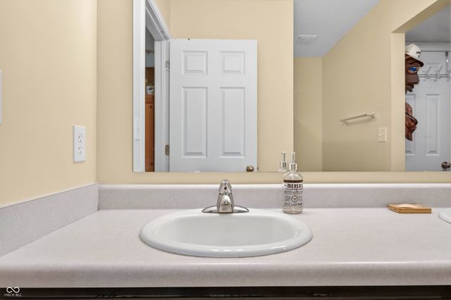 1137 N Aberdeen Drive, Franklin, IN 46131