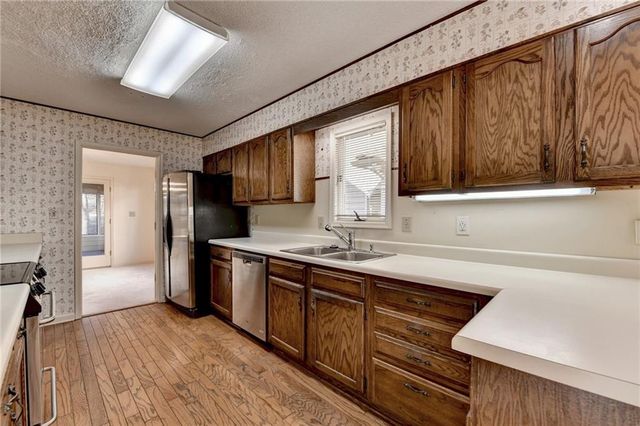 2590 Camden Glen Court, Roswell, GA 30076