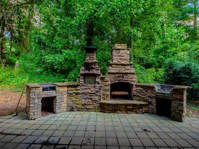 2590 Camden Glen Court, Roswell, GA 30076