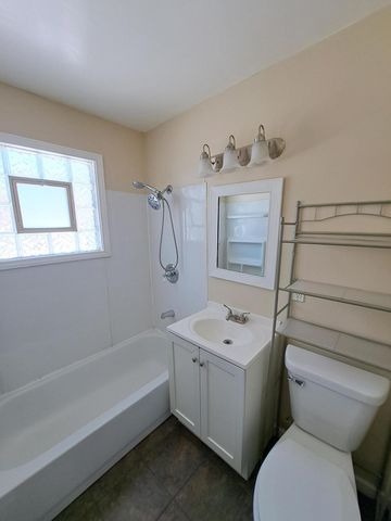 550 S Wayne Street, Gary, IN 46403