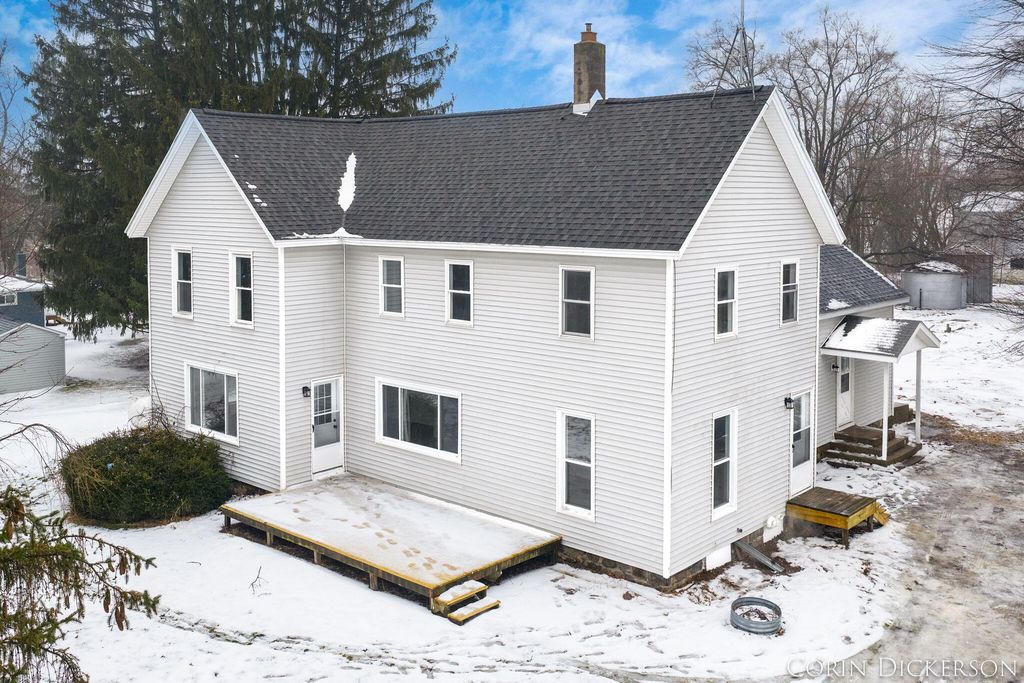 5306 W Carson City Road, Fairplain Twp, MI 48838