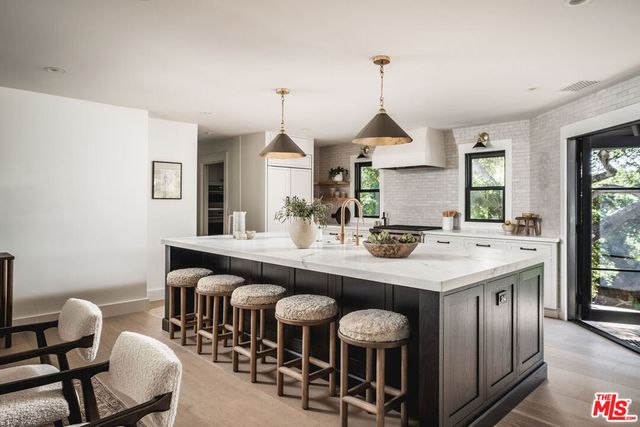 1383 School House Road, Santa Barbara, CA 93108