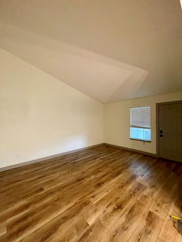 7804 Brodie LN, Austin, TX 78745