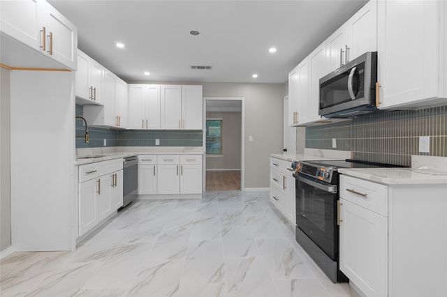 30 Crestwood Drive, Trophy Club, TX 76262