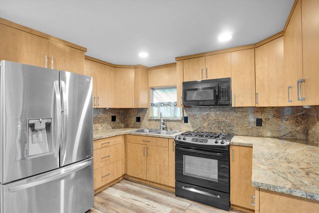 7 Avenue D, Key Largo, FL 33037